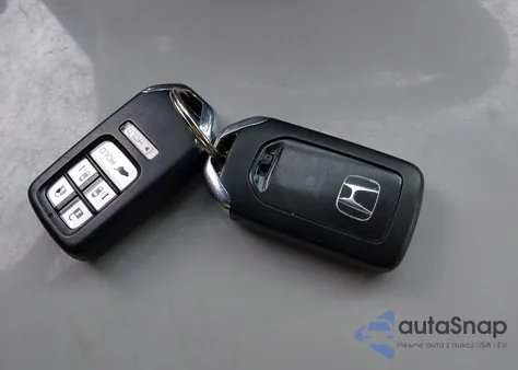 2015 Honda Odyssey Touring/Touring Elite z USA, uszkodzony, nr VIN 5FNRL5H96FB047249